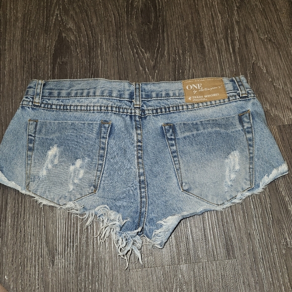 One Teaspoon Low rise short shorts - Picture 4 of 7